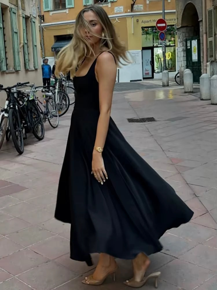 Adrienne – Robe midi structurée minimaliste