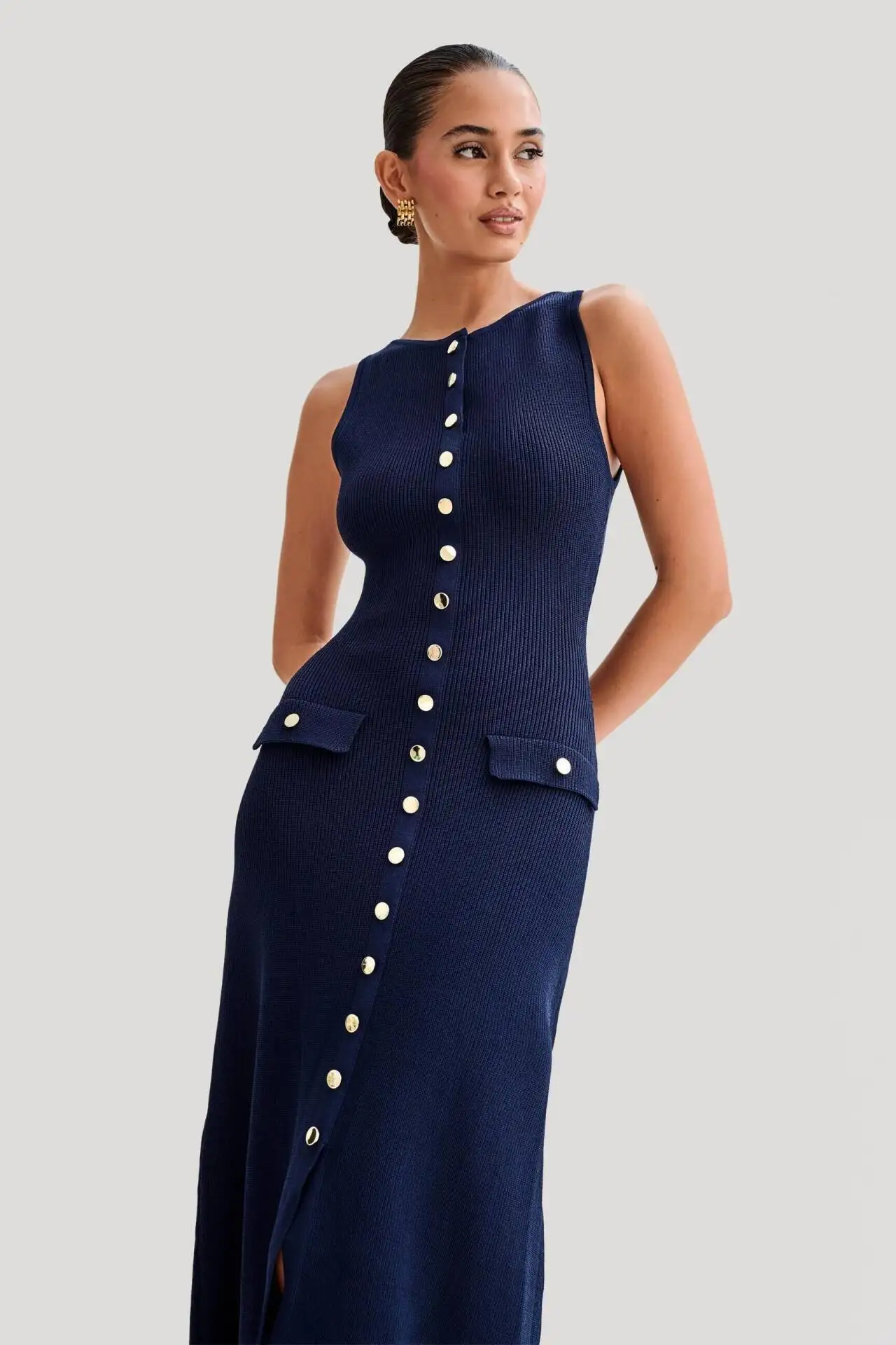 Célia – Robe Longue Sans Manches à Boutons