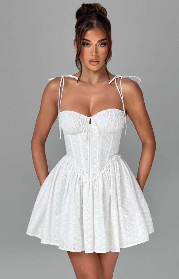 Éloïse – Robe Brodée Corsetée