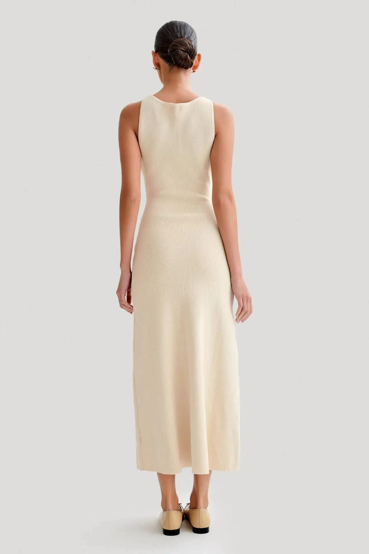 Célia – Robe Longue Sans Manches à Boutons