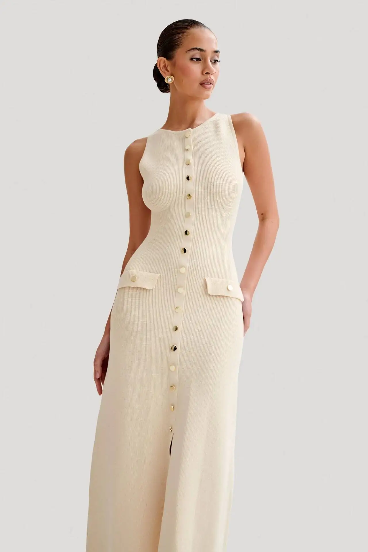 Célia – Robe Longue Sans Manches à Boutons