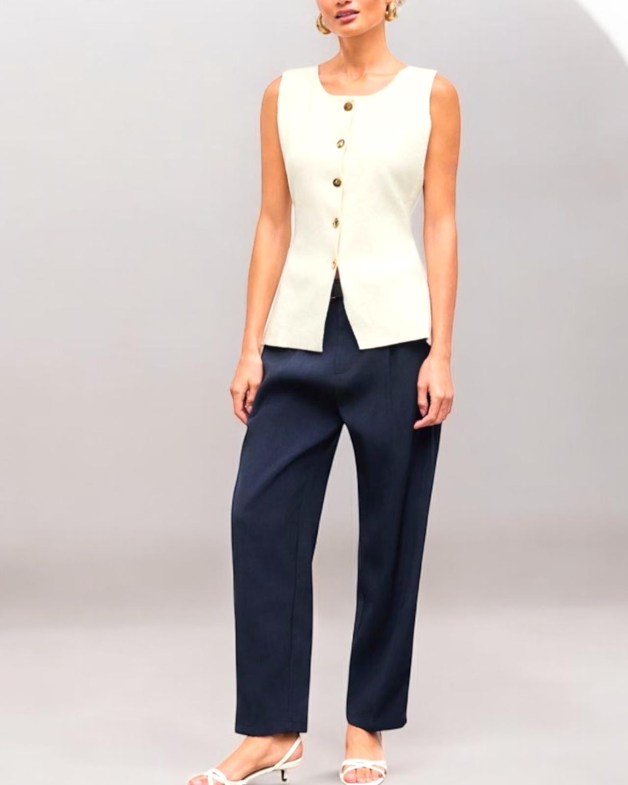 Léa – Gilet à Boutons Dorés