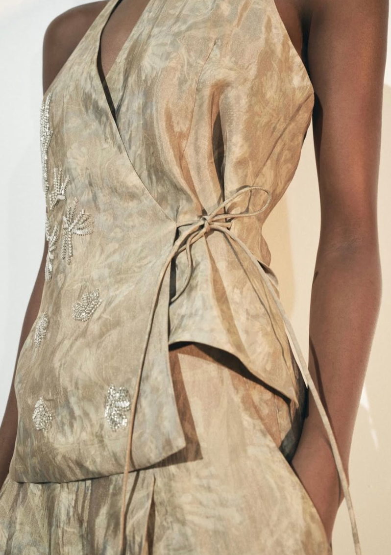 Clémence – Ensemble Champagne Brodé Croisé