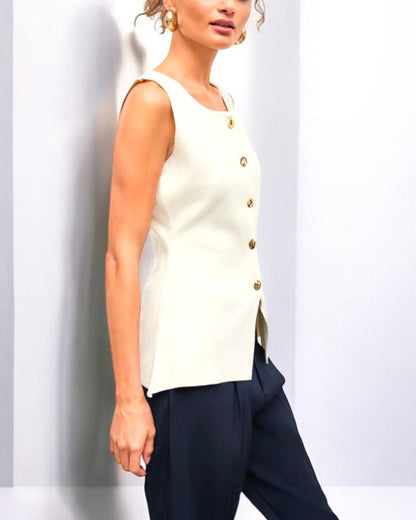 Léa – Gilet à Boutons Dorés